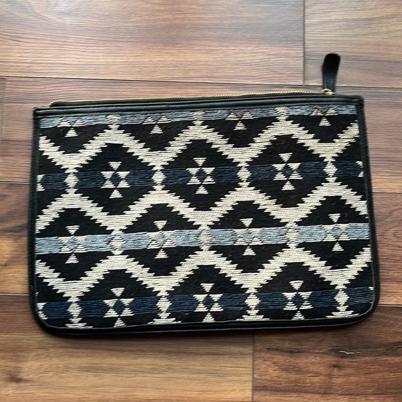 Southwest Print Large Forever21 Zip Clutch - Picture 2 of 4